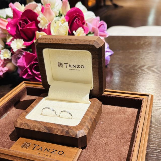 【TANZO.(鍛造指輪)の口コミ】 デザインを色々と組み合わせ、裏のストーンや文字の刻印など世界で一つだ…