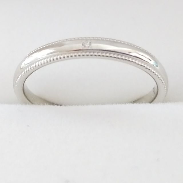 【PILOT BRIDAL(パイロットブライダル)の口コミ】 ミル打ちがきれいなデザイン。
2.5ミリ幅なので結構存在感はあります。
PT…