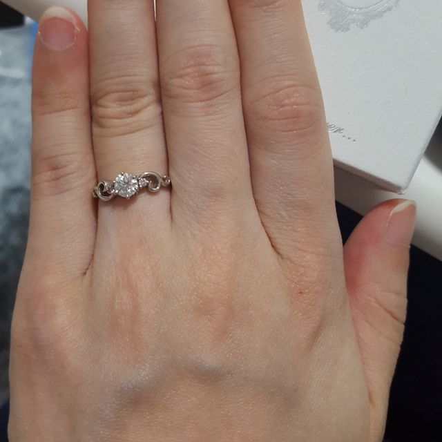 【MILK&Strawberry(ミルクアンドストロベリー)の口コミ】 プロポーズされてから婚約指輪を探しはじめました。
まずはネットでどんな…