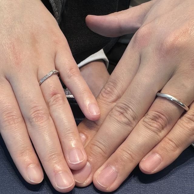 【銀座ダイヤモンドシライシの口コミ】 女性はどこから見てもダイヤモンドが見えてとてもきれいです。見方によっ…