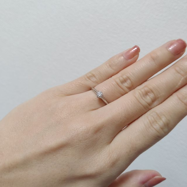 【ティファニー(Tiffany & Co.)の口コミ】 ティファニーの代表とするクラシックなデザインで横から見た時のデザイン…