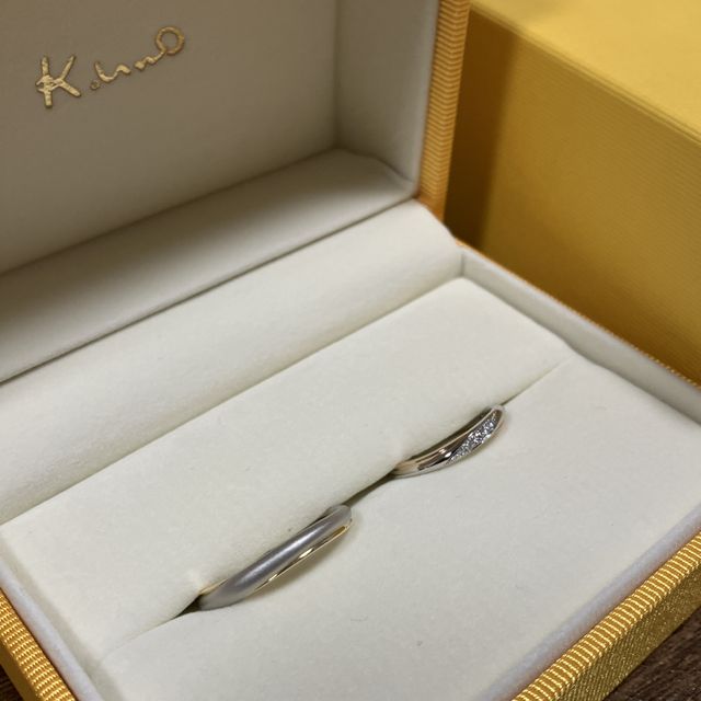 【ケイウノ ブライダル(K.UNO BRIDAL)の口コミ】 奥さんの指輪はピンクゴールドとシルバーの2色、
私の指輪はイエローゴー…