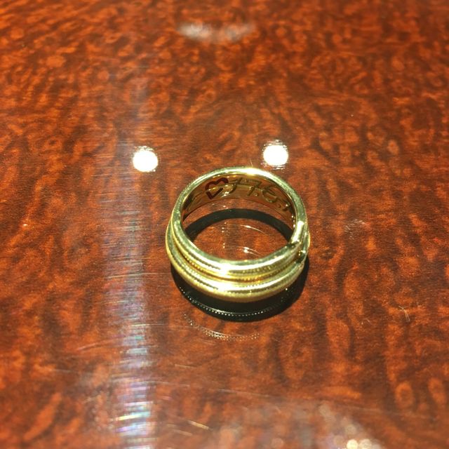 【JEWELRY  KAMATA(ジュエリーかまた)の口コミ】 婚約指輪を購入した時に、とても親切で気に入った指輪を購入出来たので、…