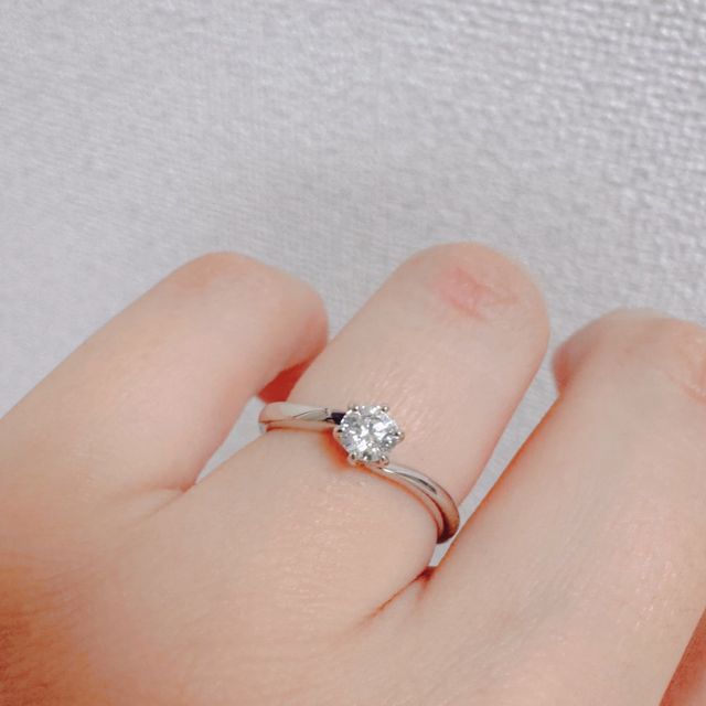 【BRILLIANCE+(ブリリアンスプラス)の口コミ】 シンプルながらも存在感のある指輪で非常に満足していると聞きました。他…