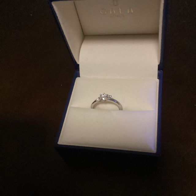 【GALA JEWELRY(ガラジュエリー)の口コミ】 エレガントで華やかなデザインなので、特別な日に身につけたくなるリング…