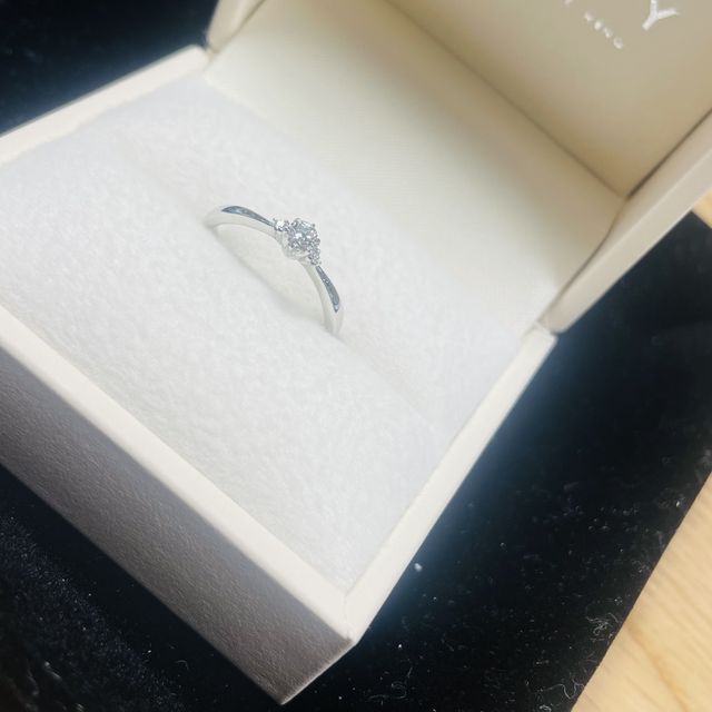 【CRAFY(クラフィ)の口コミ】 婚約指輪の中でスタンダードで1番シンプルなものを選びしました。内側には…