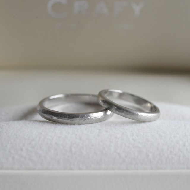 【CRAFY(クラフィ)の口コミ】 プラチナ900の指輪です。
1本の金属の棒を曲げるところから始まり、ガスバ…