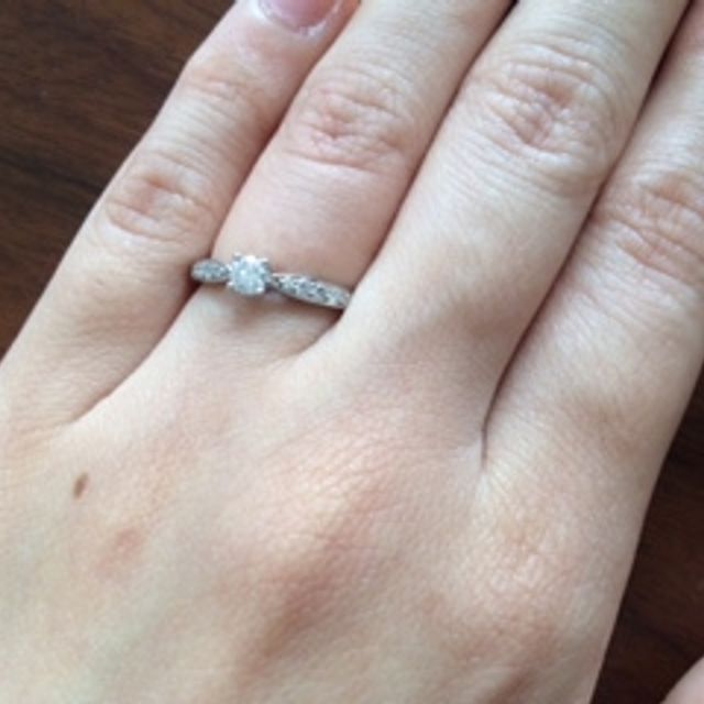 【ティファニー(Tiffany & Co.)の口コミ】 婚約指輪なので普段はつけられないような少し派手目ででもダイヤモンドが…