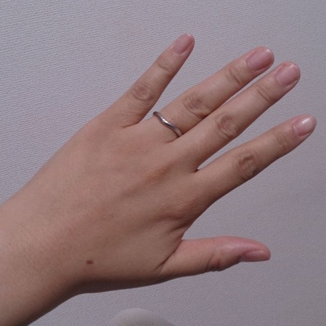 【ティファニー(Tiffany & Co.)の口コミ】 指輪をつける習慣がなく、指に何かをはめている感覚が苦手だったので、つ…