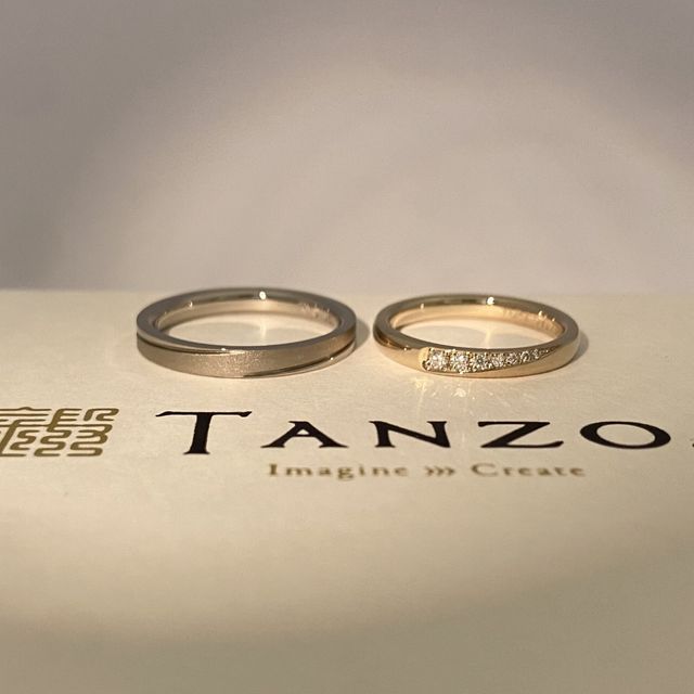 【TANZO.(鍛造指輪)の口コミ】 ふれる白雪のダイヤが片方になるデザインを選びました
婚約指輪はなく結婚…