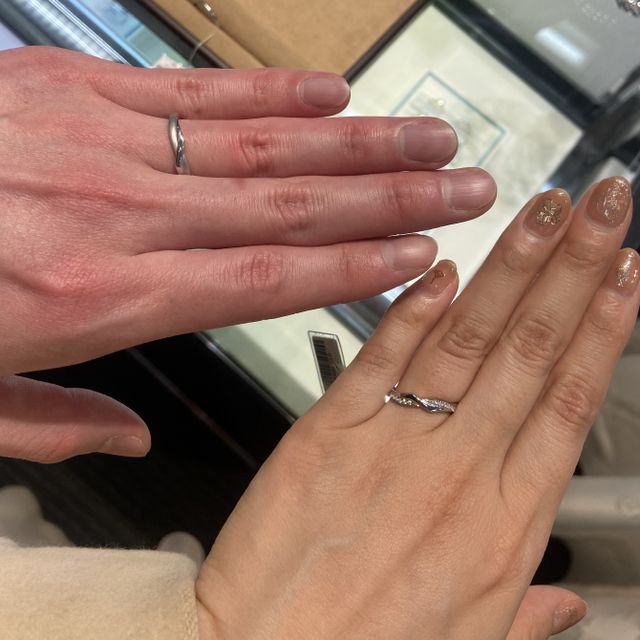 【銀座ダイヤモンドシライシの口コミ】 指輪のデザインが特徴的で試着をしました。が、見た目以上にトゲトゲして…