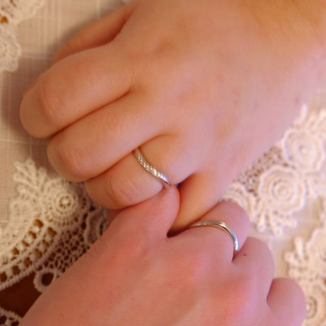 【エクセルコダイヤモンド(EXELCO DIAMOND)の口コミ】 結婚指輪を買うにあたって「S字デザインの指輪」を重点に探していました。…