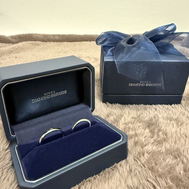 【銀座ダイヤモンドシライシの口コミ】 丸みがあって着け心地が良いです。シンプルだけど斜めに入ったダイヤモン…