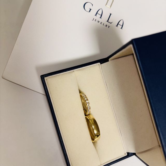 【GALA JEWELRY(ガラジュエリー)の口コミ】 結婚10周年を記念してペアのリングを探していました。
ハーフエタニティリ…