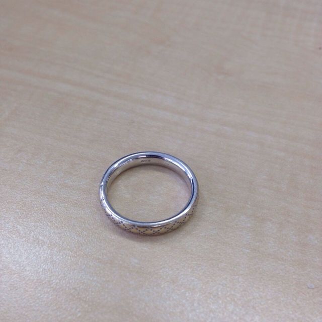 【グッチ(GUCCI)の口コミ】 夫用に購入しました。

グッチの菱形の模様がさりげなく入ったシンプルな…