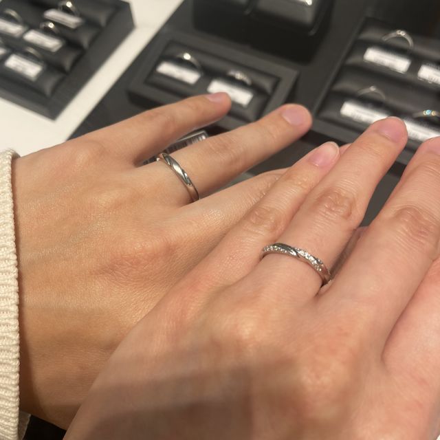 【エクセルコダイヤモンド(EXELCO DIAMOND)の口コミ】 形はストレートですが、ねじりが入っていることでシンプル過ぎないところ…