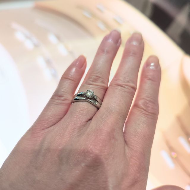 【ティファニー(Tiffany & Co.)の口コミ】 金属アレルギーがあるかもしれないので、素材は一番アレルギーの出る可能…