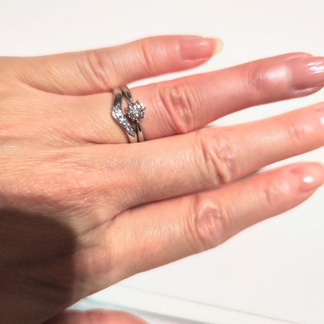 【MIKIMOTO(ミキモト)の口コミ】 素材はアレルギーが起こりにくいプラチナを選びました。テイストは王道で…