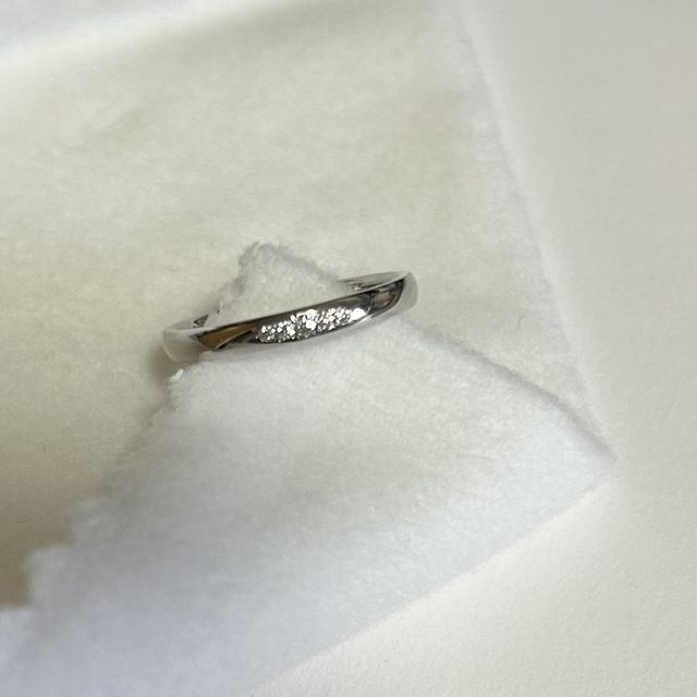 【アイプリモ(I-PRIMO)の口コミ】 着け心地が良く指になじむ感じがあります。普段指輪をしていなくても違和…