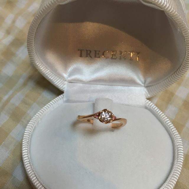 【TRECENTI(トレセンテ)の口コミ】 フローラの形とピンクゴールドに惹かれました！ダイヤの爪が引っかからな…