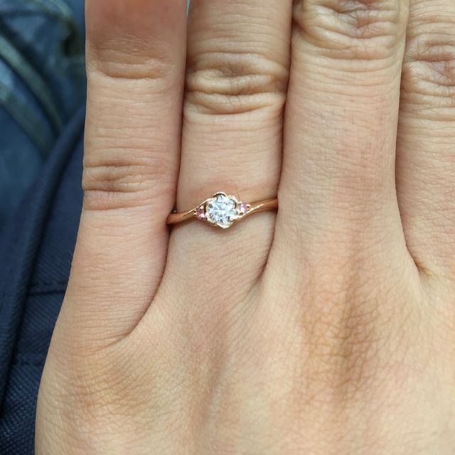 【TRECENTI(トレセンテ)の口コミ】 フローラの形とピンクゴールドに惹かれました！ダイヤの爪が引っかからな…