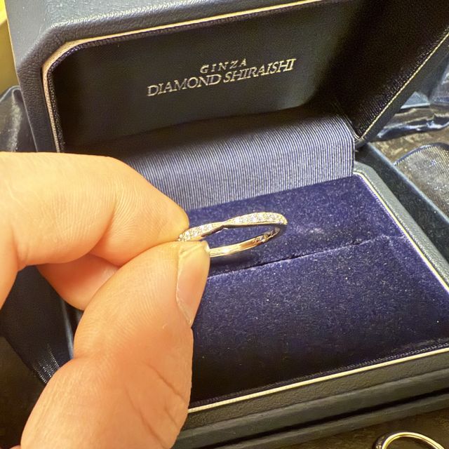【銀座ダイヤモンドシライシの口コミ】 細身でスタイリッシュでシンプルなのに、キラキラしていて魅力的である、…