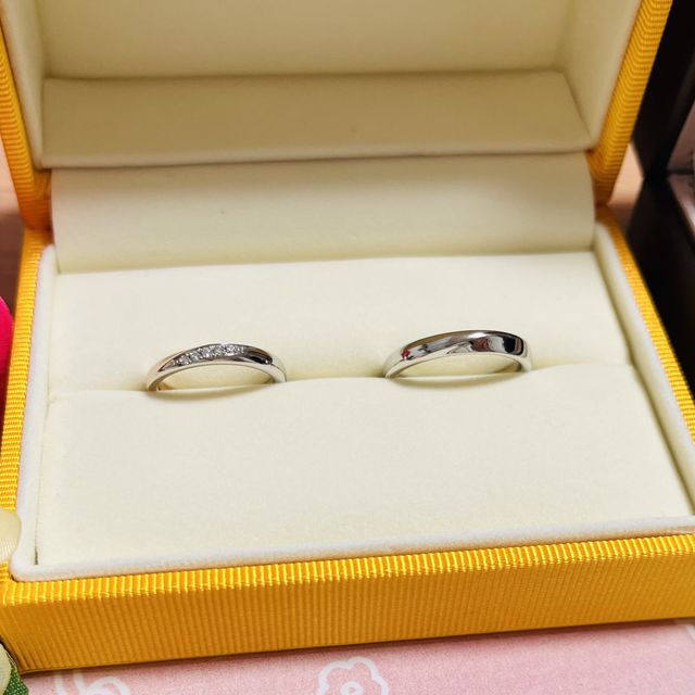 【ケイウノ ブライダル(K.UNO BRIDAL)の口コミ】 妻がほぼ一目惚れをし購入しました。
購入後もずっと眺めていたり嬉しそう…