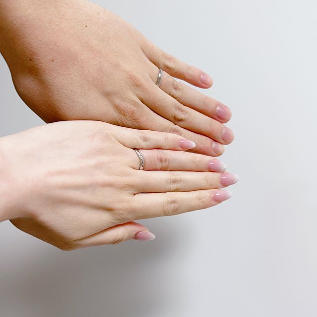 【エクセルコダイヤモンド(EXELCO DIAMOND)の口コミ】 小さなダイヤモンドが5連でついている。気分を上げたいときは表面にダイヤ…