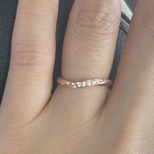 【アイプリモ(I-PRIMO)の口コミ】 直線ではなく、緩やかなカーブがあるので、指が細く長く見えるところがお…