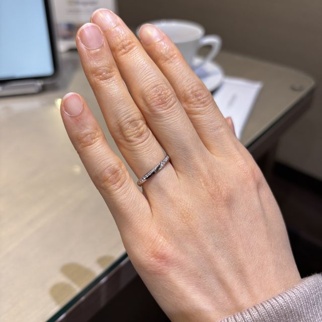 【アイプリモ(I-PRIMO)の口コミ】 両サイドにメレダイヤが入っているものを希望していて、アシンメトリーに…