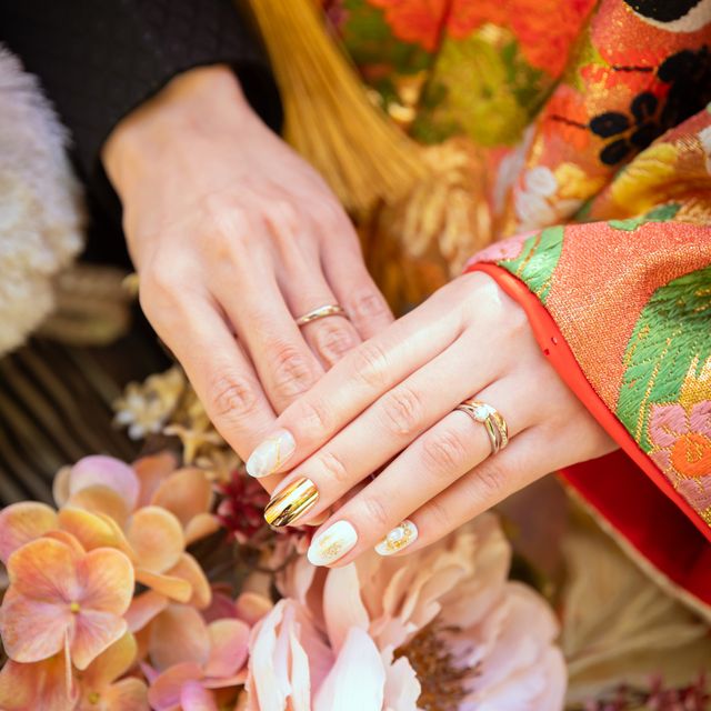 【俄(にわか)の口コミ】 婚約指輪は初桜で枝と桜をイメージしたデザインが可愛い。内側にピンクダ…