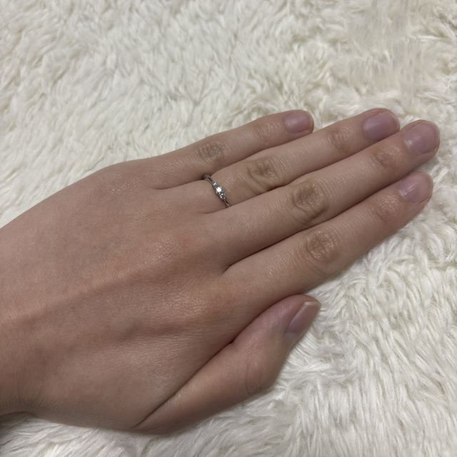 【銀座ダイヤモンドシライシの口コミ】 シンプルながらも、ダイヤの存在感があるものを探していたところ、こちら…