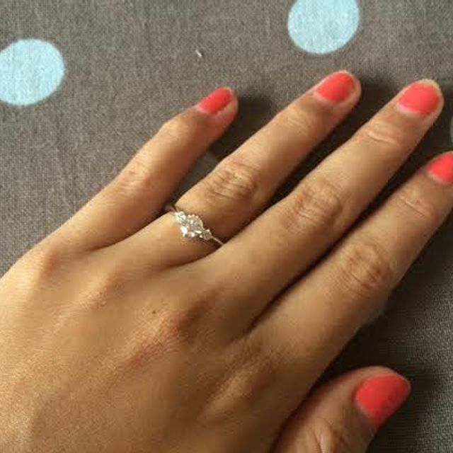 【TASAKI(タサキ)の口コミ】 真ん中の大きなダイヤを挟んで両サイドに小さなダイヤが付いたデザインが…