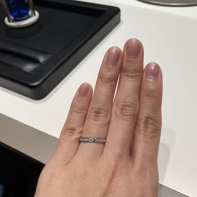 【ラザール ダイヤモンド(LAZARE DIAMOND)の口コミ】 デザインがドンピシャで好きだっただけでなく、ハーフエタニティでありな…