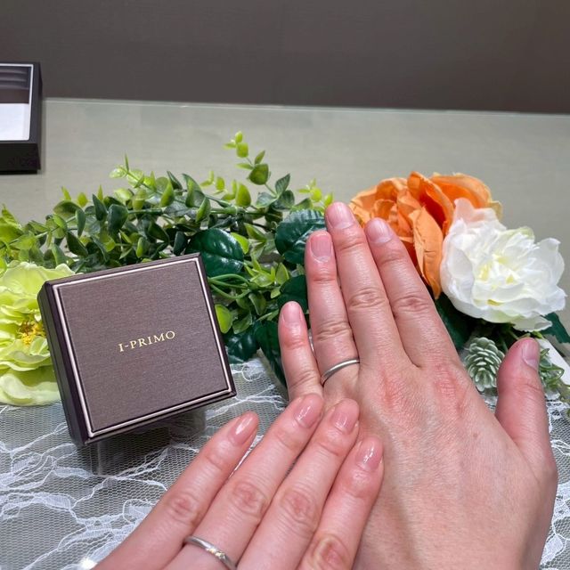 【アイプリモ(I-PRIMO)の口コミ】 指輪のデザインがマット仕上げなところが決め手です。
また他の指輪と組み…