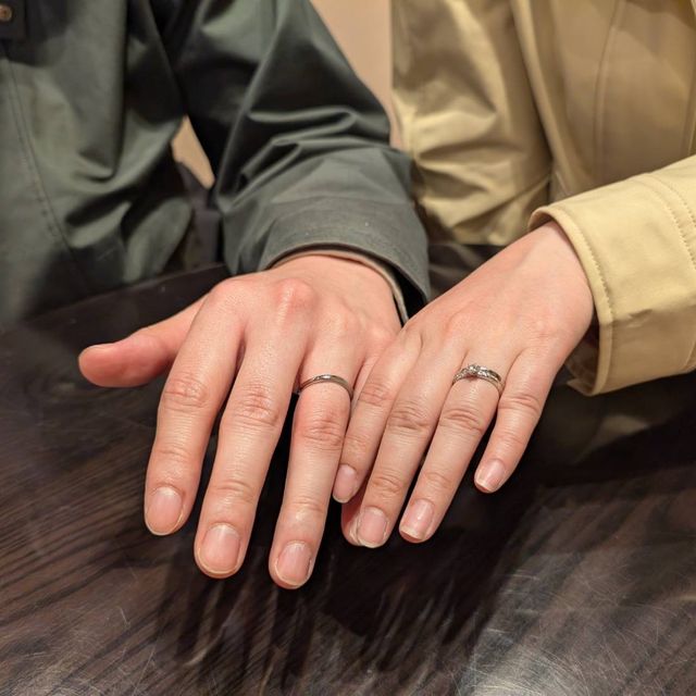 【ケイウノ ブライダル(K.UNO BRIDAL)の口コミ】 セットリングなので重ね付けした時にとても綺麗になります。
最初は結婚指…