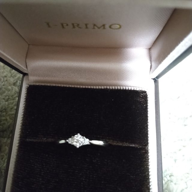 【アイプリモ(I-PRIMO)の口コミ】 裏に二人のイニシャルが入ってて、記念日も入ってて、記念になります。
特…