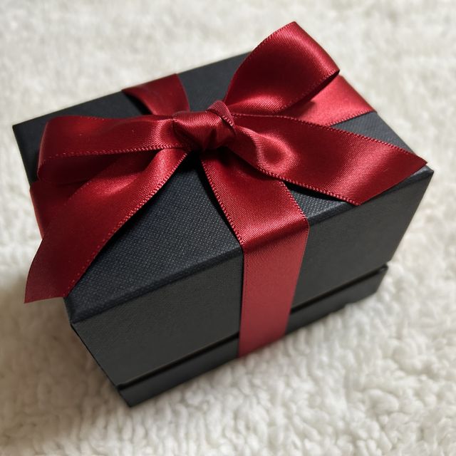 【ラザール ダイヤモンド(LAZARE DIAMOND)の口コミ】 ダイアモンドの輝きが素敵でずっと眺めていたい指輪です。どの角度から見…