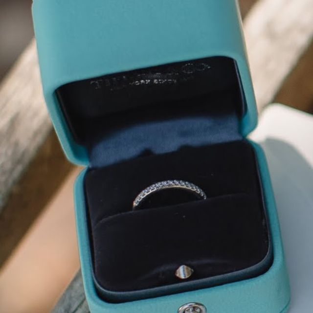 【ティファニー(Tiffany & Co.)の口コミ】 オススメポイント4つ
1.シンプルなデザインです。
2.どの服装にも合う指輪…