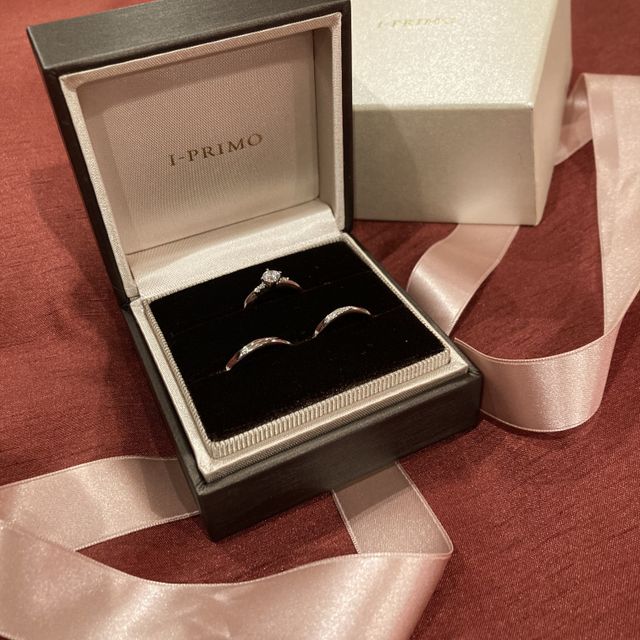【アイプリモ(I-PRIMO)の口コミ】 とてもシンプルでかつ、ささやかな感じでダイヤが煌めいている指輪で気に…