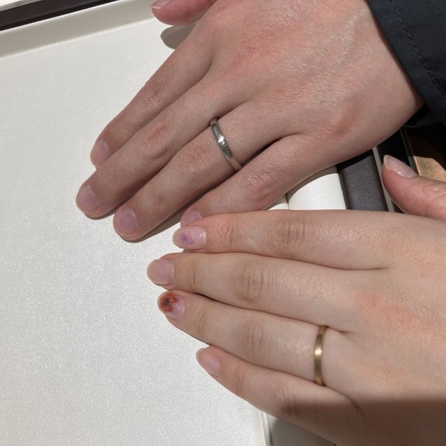 【俄(にわか)の口コミ】 シンプルですが、ゴールドとピンクゴールドが重なっていてよく見ると木目…