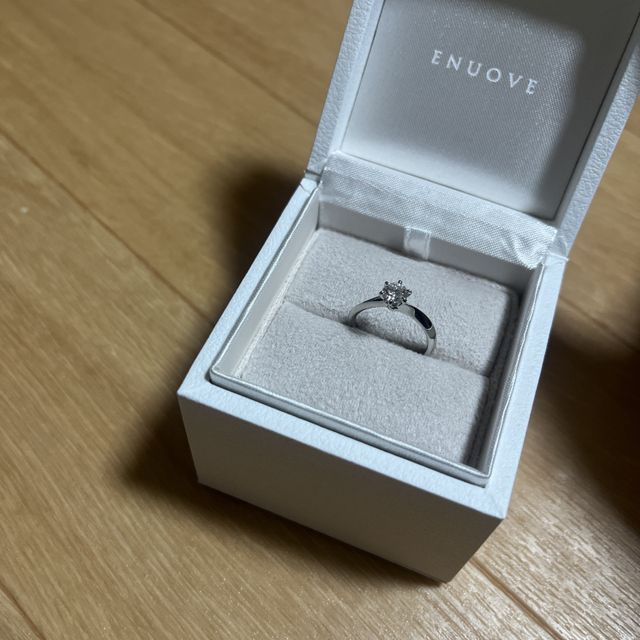 【ENUOVE(イノーヴェ)の口コミ】 ひねりがあるかわいいデザインかつシンプルで、どんな場面でもつけやすい…