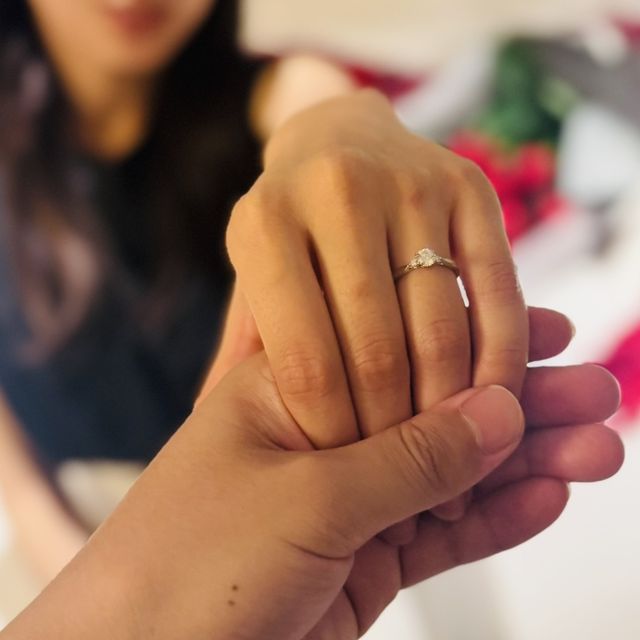 【エクセルコダイヤモンド(EXELCO DIAMOND)の口コミ】 プロポーズで彼からいただきました。ダイヤモンドのカットが非常に繊細で…