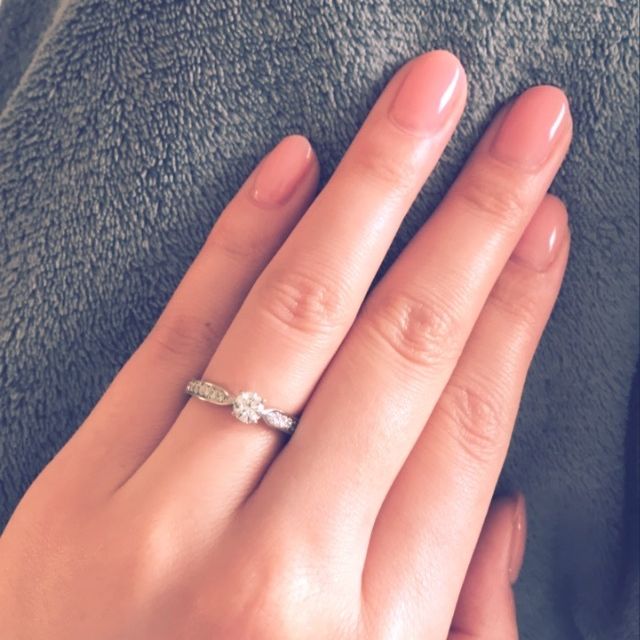 【GALA JEWELRY(ガラジュエリー)の口コミ】 「THE 婚約指輪」というシンプルなデザインで探していたところ、なかなか…