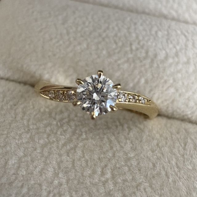 【宝寿堂(ほうじゅどう)の口コミ】 シンプルながら上品なデザインが魅力の指輪で、カジュアルからフォーマル…