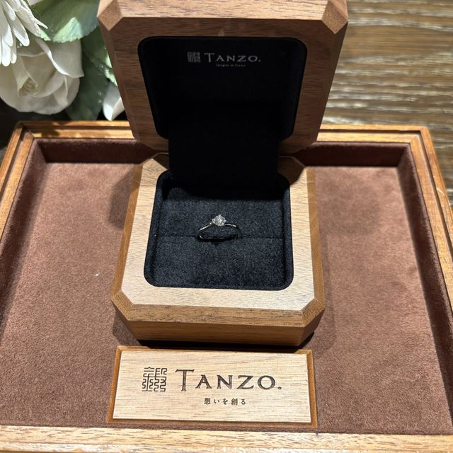 【TANZO.(鍛造指輪)の口コミ】 ダイヤモンドの下まで見れる4点留めが譲れないポイントでした！
重ね付け…