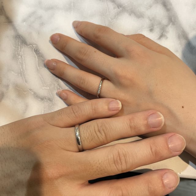 【ラザール ダイヤモンド(LAZARE DIAMOND)の口コミ】 私たちが選んだ結婚指輪は、シンプルながらも上品なデザインが魅力です。…