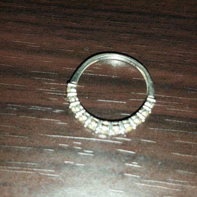 【ジュエリーツツミ(JEWELRY TSUTSUMI)の口コミ】 マリッジリングとの重ね付けで日常でも使用出来る物を探していました。
マ…