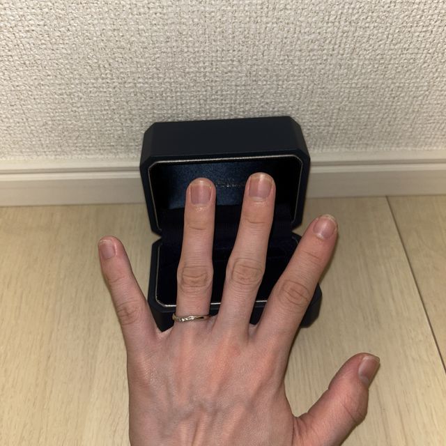 【銀座ダイヤモンドシライシの口コミ】 斜めにダイヤモンドが入っている指輪を選びました！ダイヤモンドが5つ入っ…