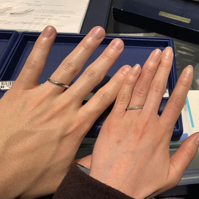 【銀座ダイヤモンドシライシの口コミ】 ウェーブデザインなので指がとても綺麗に見えて気に入りました。ダイヤモ…